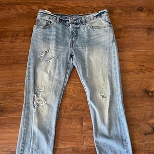 Womens Levis 501 Custom tailored jeans. Size W26 L32 used in great condition.